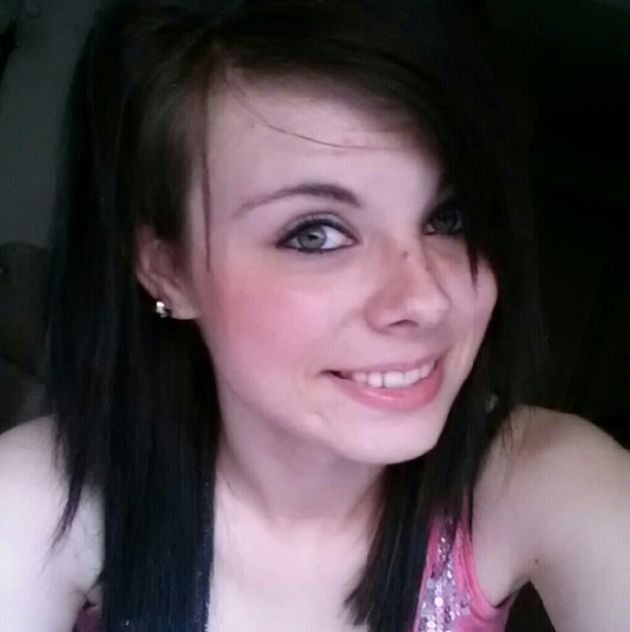 Meet your Posher, Tara - Picture 2 of 4