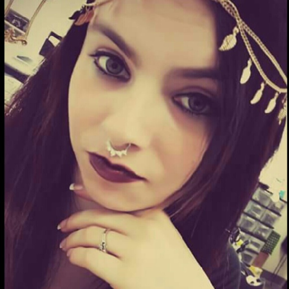 Meet your Posher, Tara - Picture 3 of 4