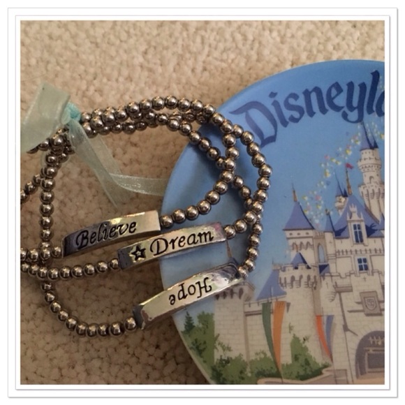 NWOT Set of 3 bracelets 💞Believe, Dream, Hope💞 - Picture 2 of 4