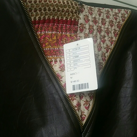 NWT Urban Renewal Kanatha Vegan Leather Skirt   M - Picture 3 of 4