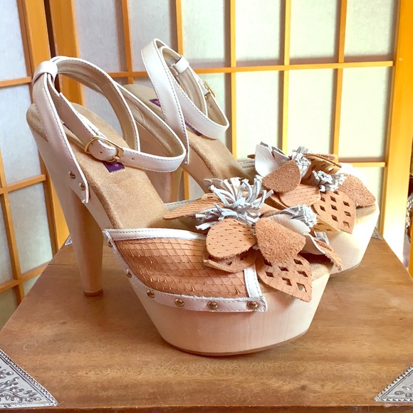 Mojo Moxy Platforms