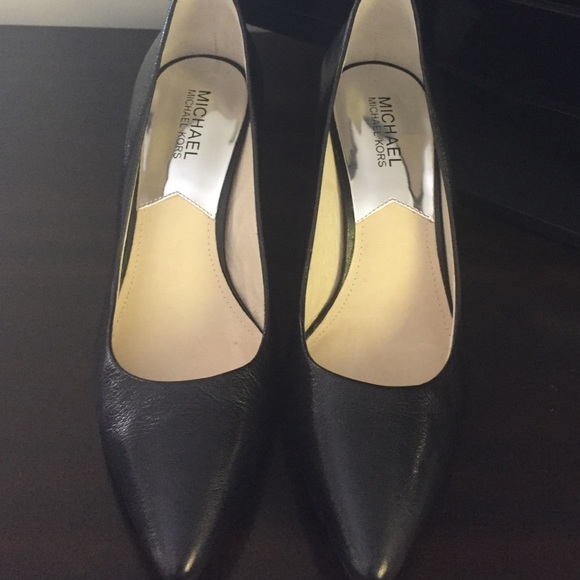 Black leather Michael Kors heels - Picture 1 of 3