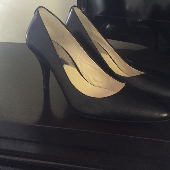 Black leather Michael Kors heels - Picture 2 of 3