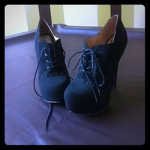 Sexy booties that make a statement!!