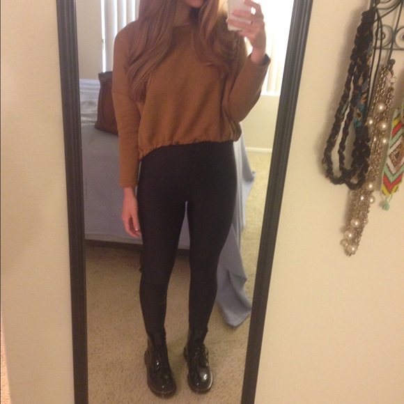 Zara Sweaters - Zara crop sweatshirt