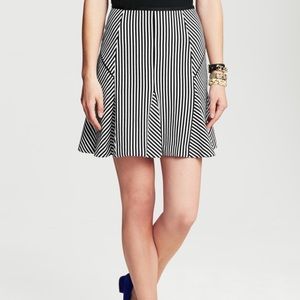 Banana Republic Mixed Stripe Flutes Skirt B&W