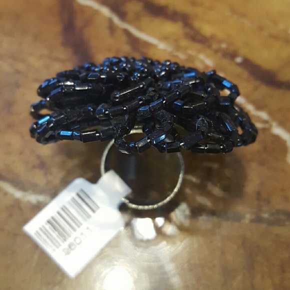 New Black Beam Flower Cocktail Ring - Picture 2 of 4