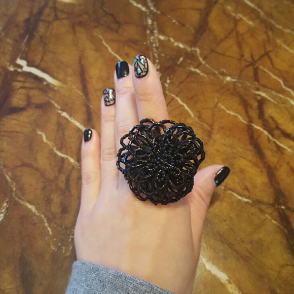 New Black Beam Flower Cocktail Ring - Picture 4 of 4