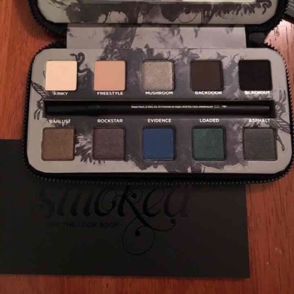 ❌SOLD❌🎉HP🎉NIB Urban Decay Smoked Palette - Picture 2 of 3