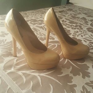 Steve Madden nude pumps
