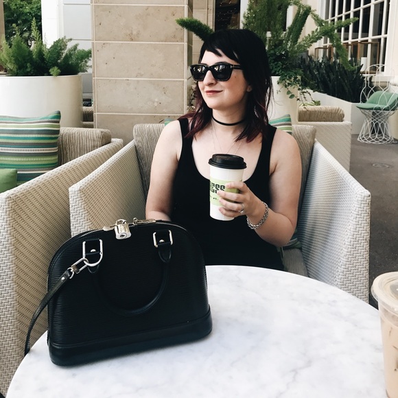 Meet your Posher, Becca - Picture 2 of 2