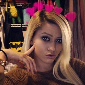 Meet your Posher, Claire