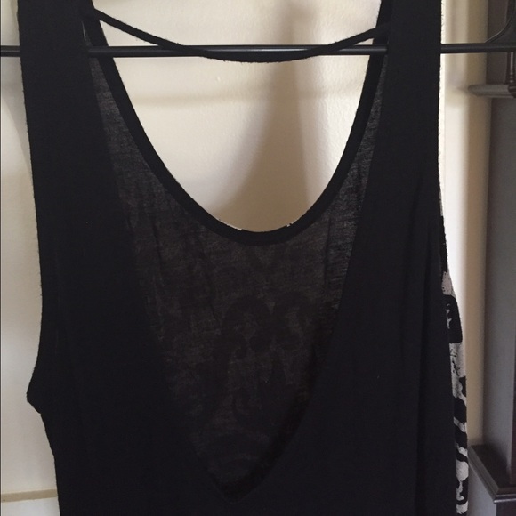 ‼️ SALE! 🌺 Cute Vanity Tank Top w/ V Scoop Back - Picture 4 of 4