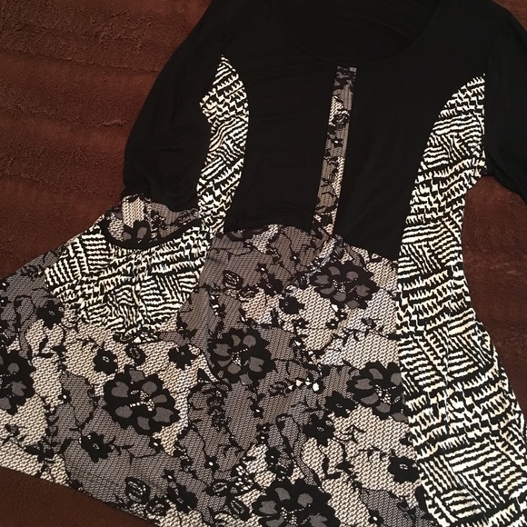 Black and white tunic