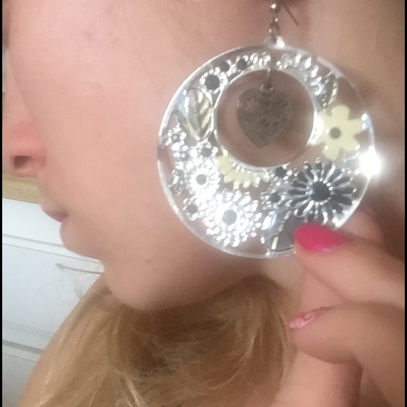 Earring - Picture 2 of 2