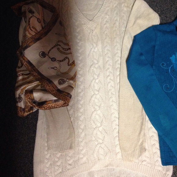 Lot of sweaters size small - Picture 2 of 3