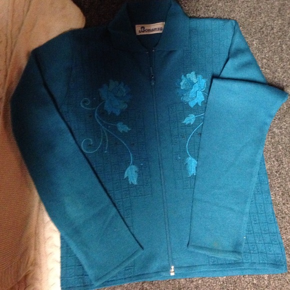 Lot of sweaters size small - Picture 3 of 3