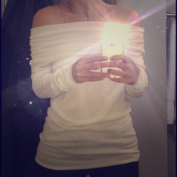 Off the shoulder - White Sweater