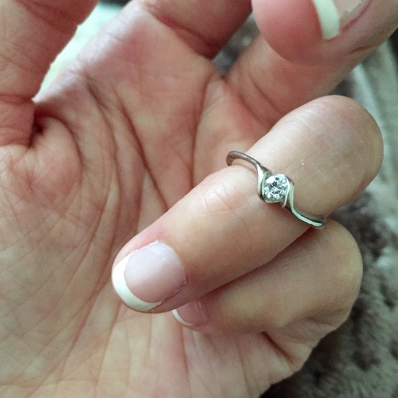 10k diamond ring - Picture 1 of 2