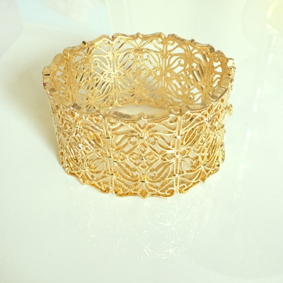 ️SOLD ❤️Gold Filigree Bracelet