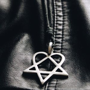 🔴SOLD🔴 HIM Heartagram Necklace