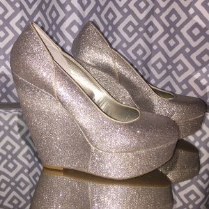 Carlos Santana Glitter wedges