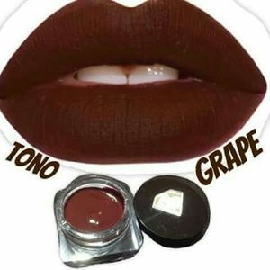 MATTE gel long lasting lipstick. .