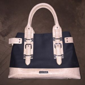 👜 White House Black Market Tote 👜