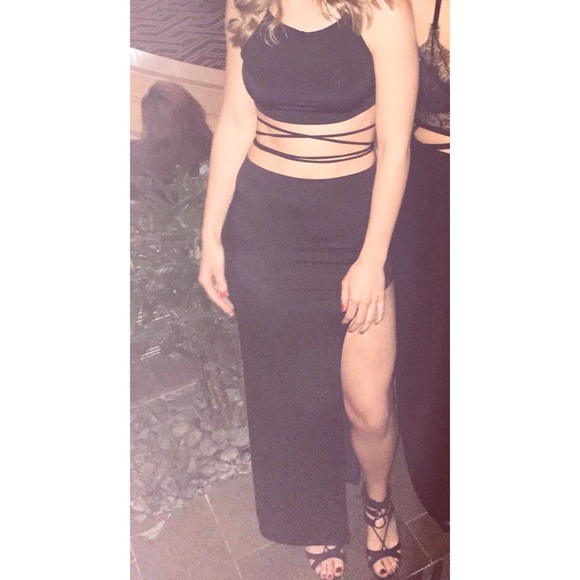 BLACK Fashion Nova Piroutte matching skirt & top!
