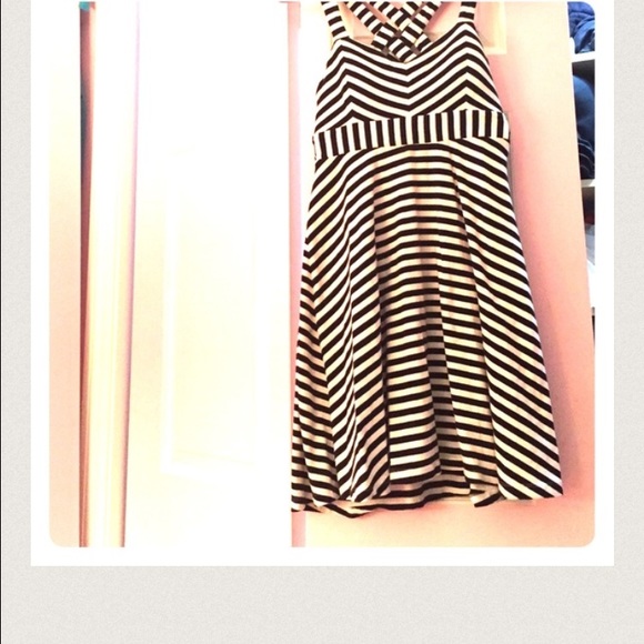 Black and white dress - Picture 3 of 3