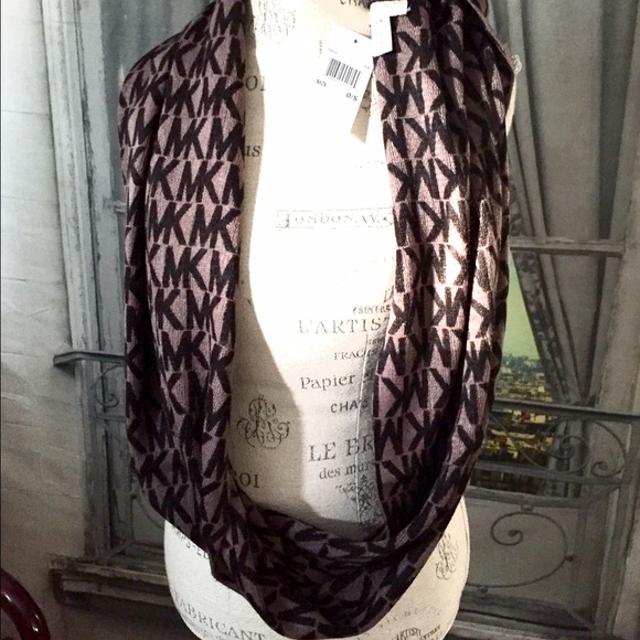 MICHAEL Michael Kors Infinity Scarf NWT - Picture 3 of 4
