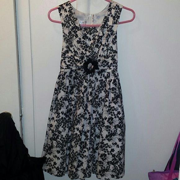 Clothes - Picture 1 of 2