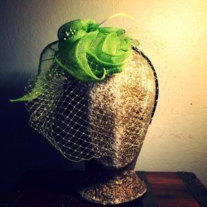 Kelly green hair on headband with veil
