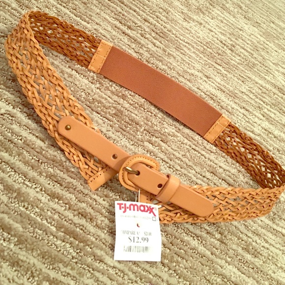 Adorable camel color stretch leather belt. NWT