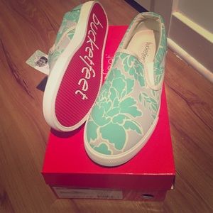 Bucketfeet blossom shoes
