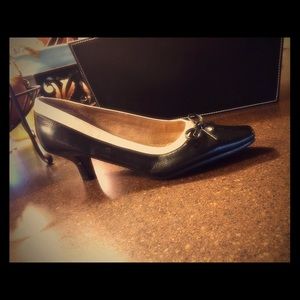 Black with Cream Detail *Kitten Heals*