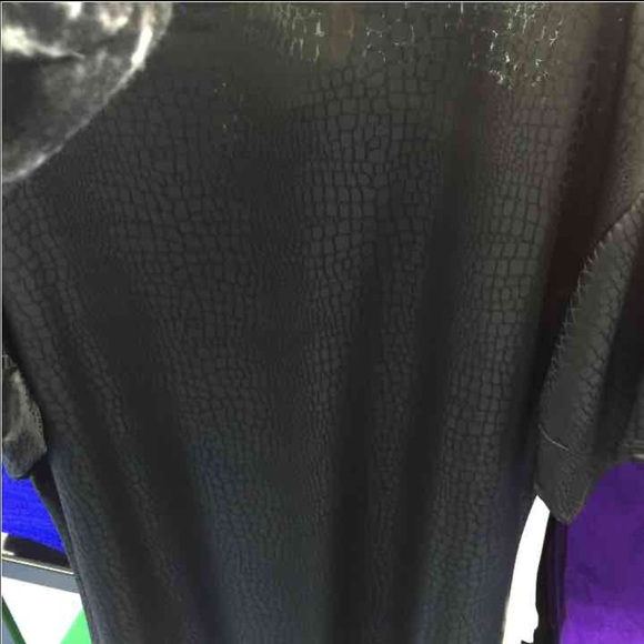 Shirt - Picture 3 of 4