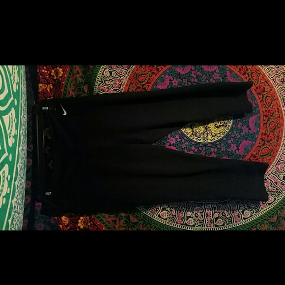 New Nike Capri Leggings - Picture 2 of 2