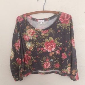 Extremely soft floral crop top 😻