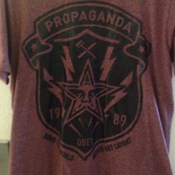 Obey t-shirt - Picture 2 of 3