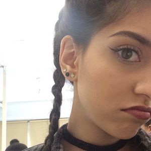 Meet your Posher, Tee