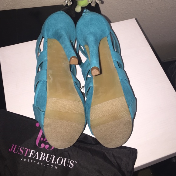 Nwt beautiful turquoise heels - Picture 2 of 4