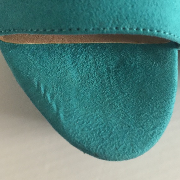 Nwt beautiful turquoise heels - Picture 3 of 4