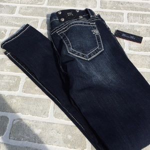 🎉1 night Sale🎉 New Amazing Miss Me Skinny Jeans