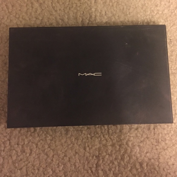 MAC Cosmetics duo palette with 15 eyeshadow insert