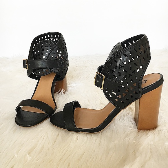 Open heels - Picture 2 of 4