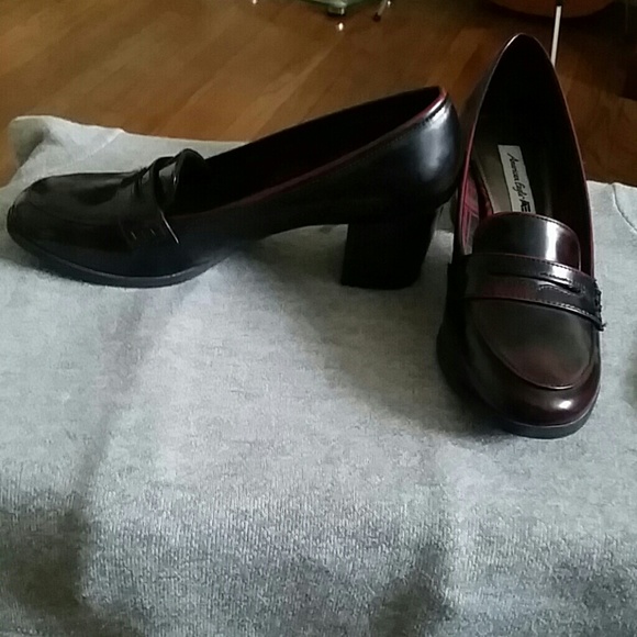 Shoes - Picture 2 of 4