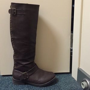 Dark brown riding boot
