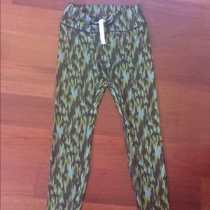 Lululemon full length Wunder under pants!