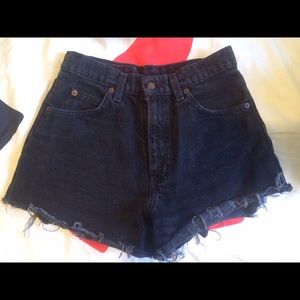 Black high waisted Levi's shorts
